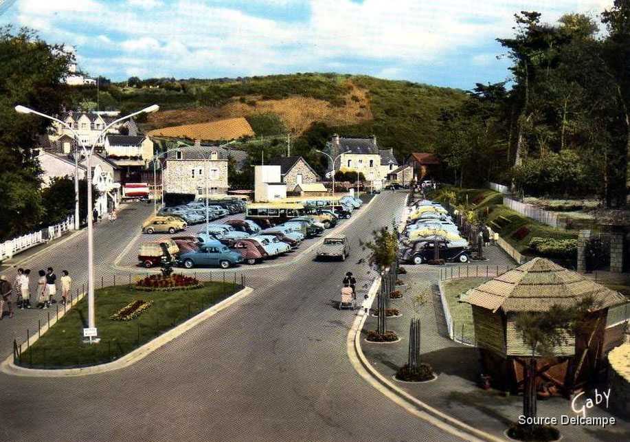 22 Le Val Andre Place de l Amiraute.jpg